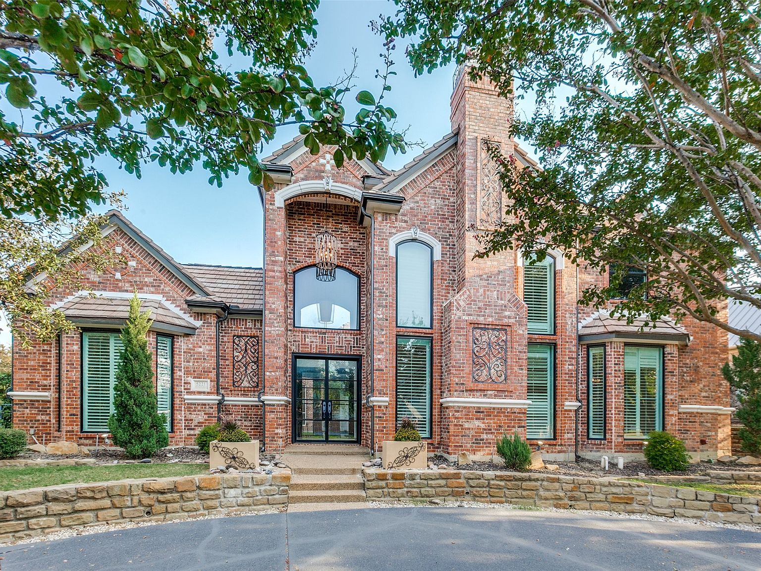 5221 Southern Hills Dr