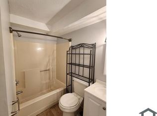 80 Stanton St APT 22, Worcester, MA 01605