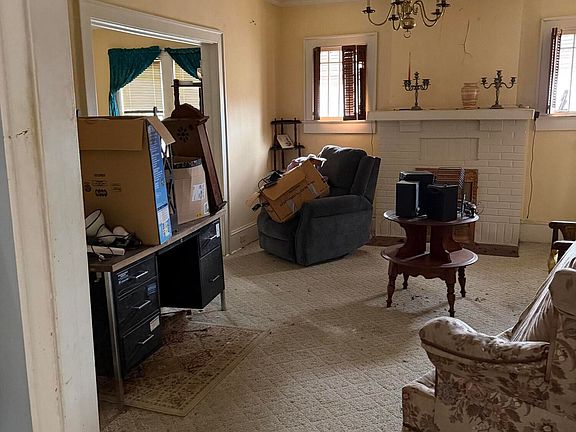 4th image of 624 Poplar St