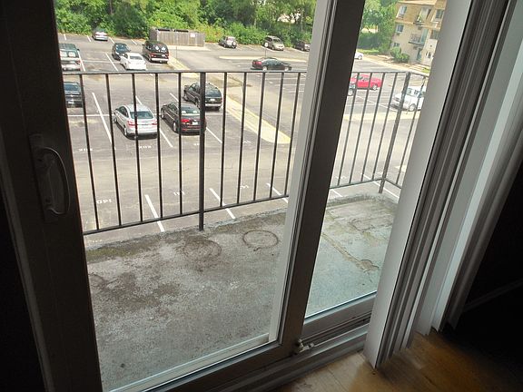 5th image of 260 Shorewood Dr APT 2B