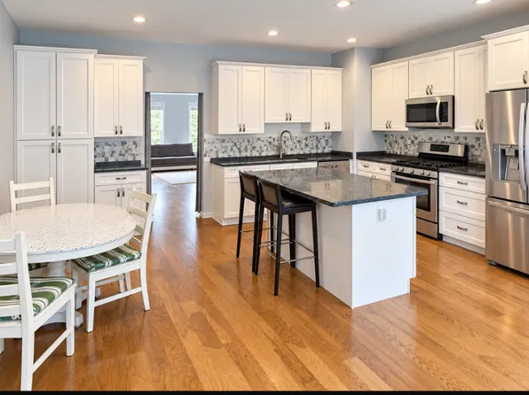 6007 Saint Hubert Ln, Centreville, VA 20121