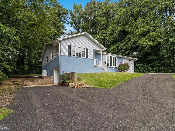 3rd image of 35840 Army Navy Dr