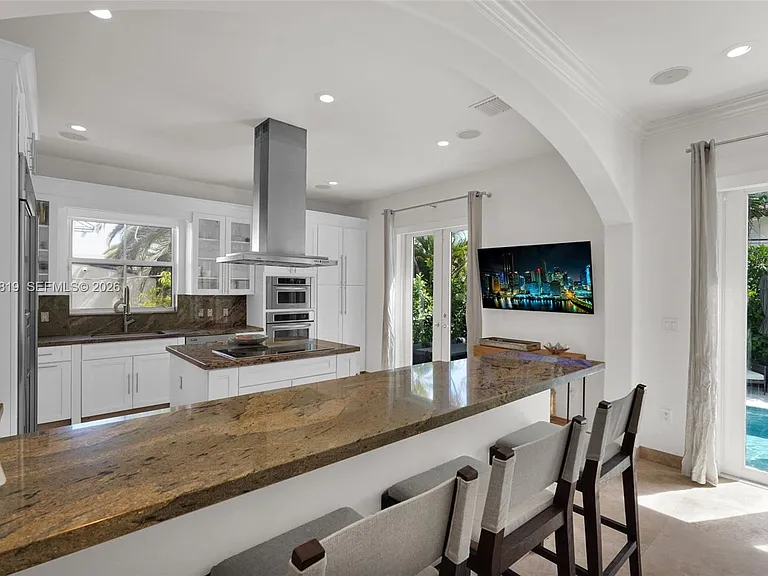 2143 N Bay Rd — Photo 33