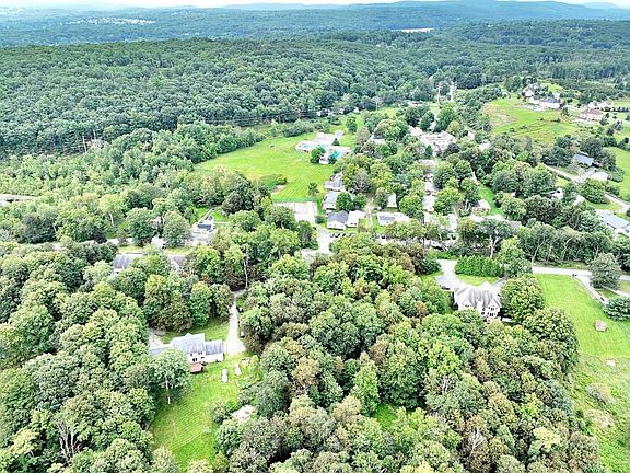 4th image of 80 Old Quaker Hill Rd Unit 2