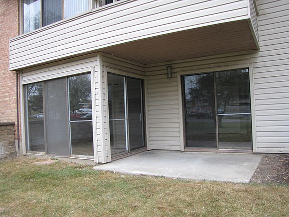 3rd image of 1145 N Sterling Ave Unit 112