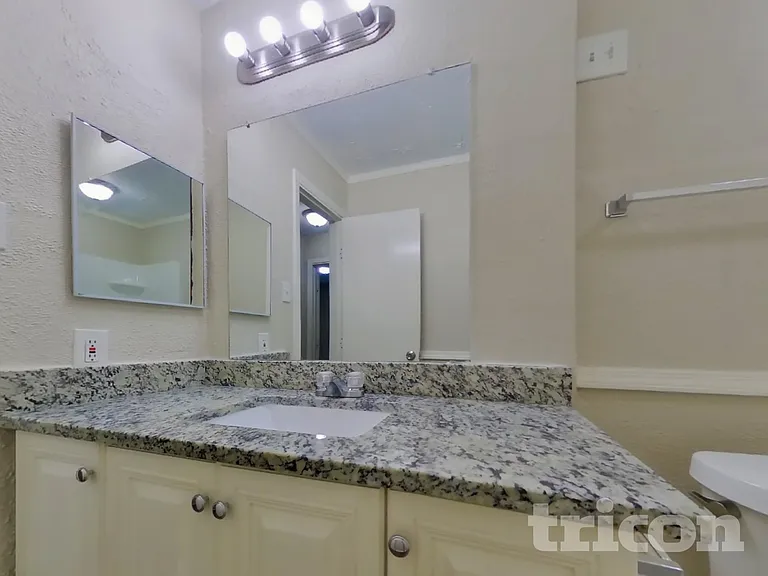 2706 King James Ct — Photo 13