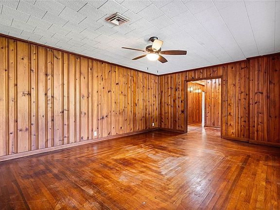 3rd image of 207 Alpine St