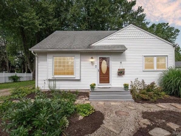 10320 Endicott St, Van Buren Township, MI 48111