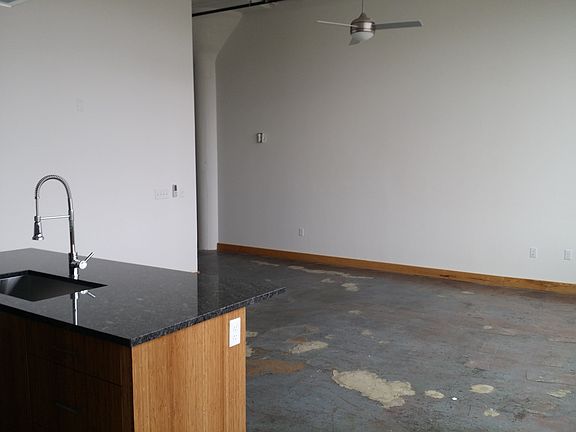 2nd image of 900 Terminal Pl APT 131