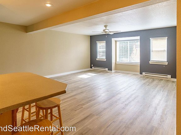 3rd image of 9227 Woodlawn Ave N APT 203