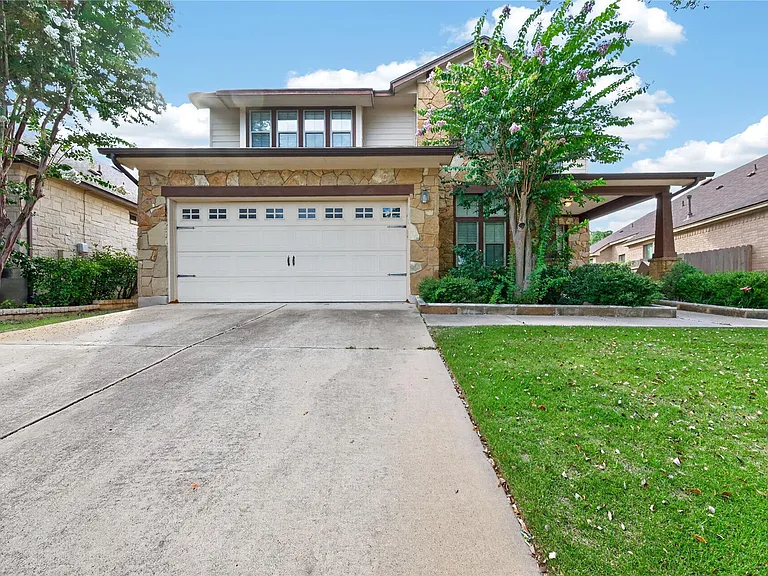 112 Latitude Ln — Photo 1