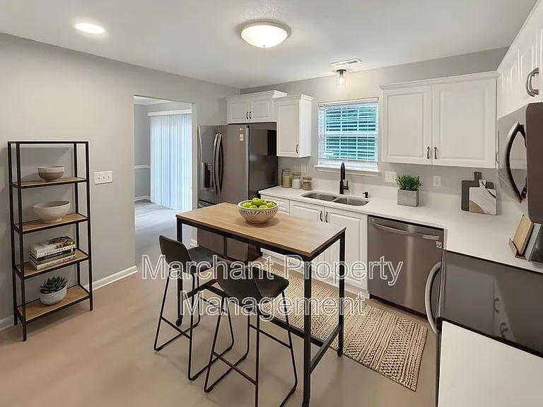 329 Riverside Chase Cir — Photo 12