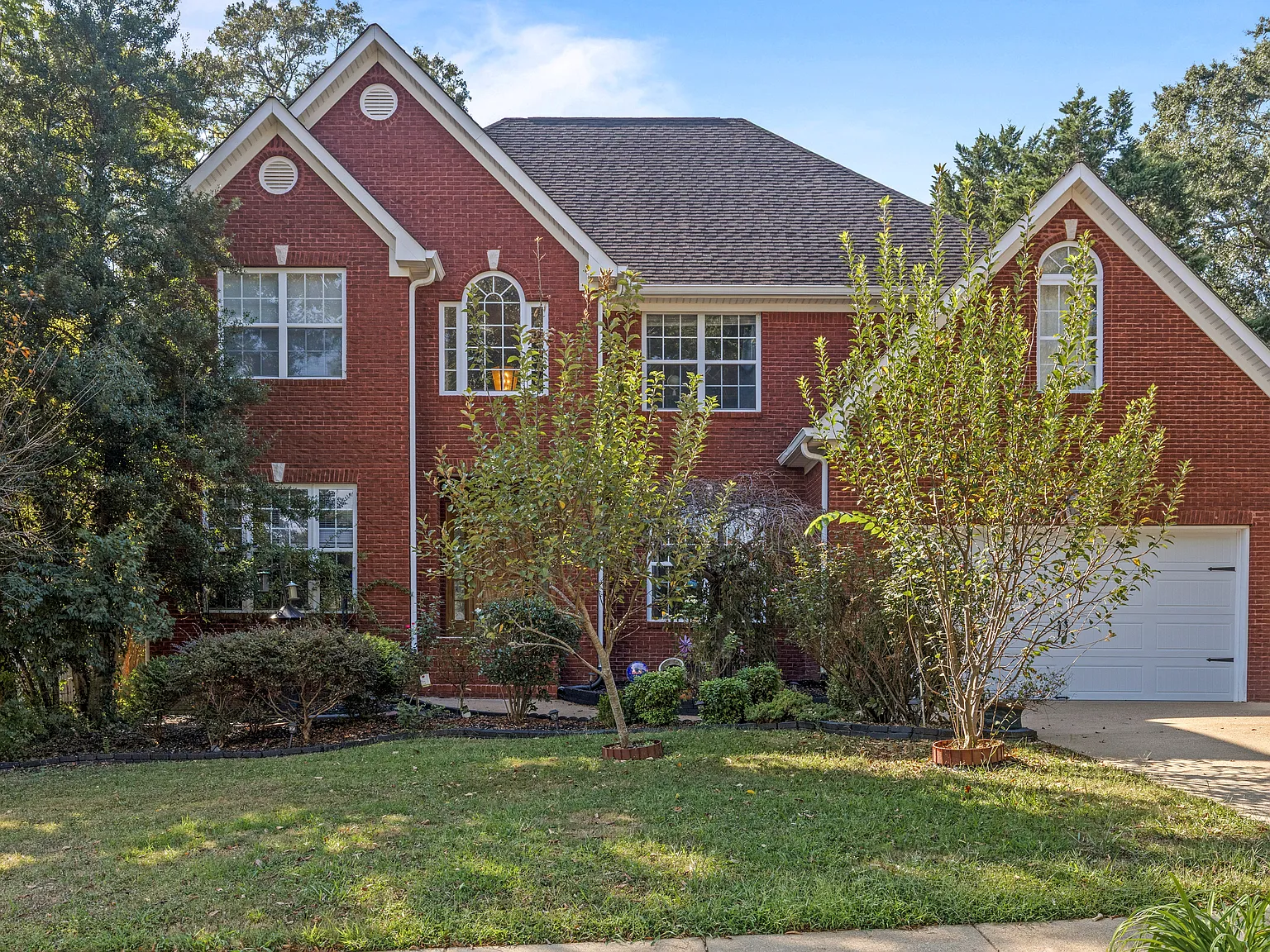4 bed, 2966 sqft, $4,000 — Photo 1