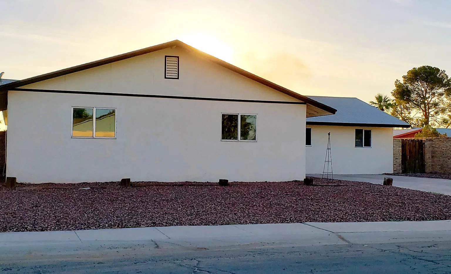 3030 Rainbow Ave — Photo 1