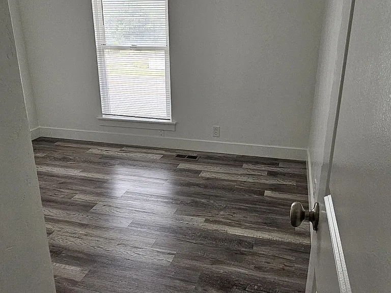 11809 S 1000 E — Photo 8