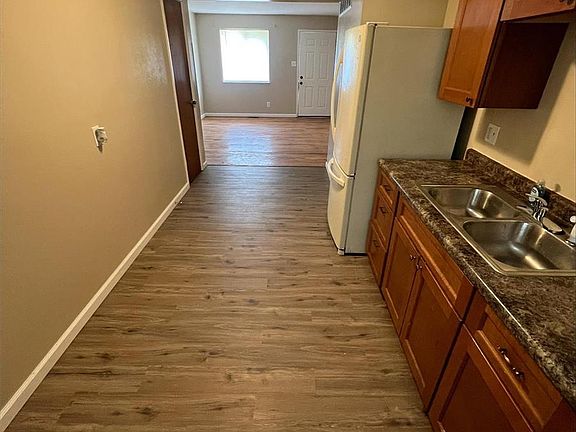 4th image of 10101 Douglas Ct