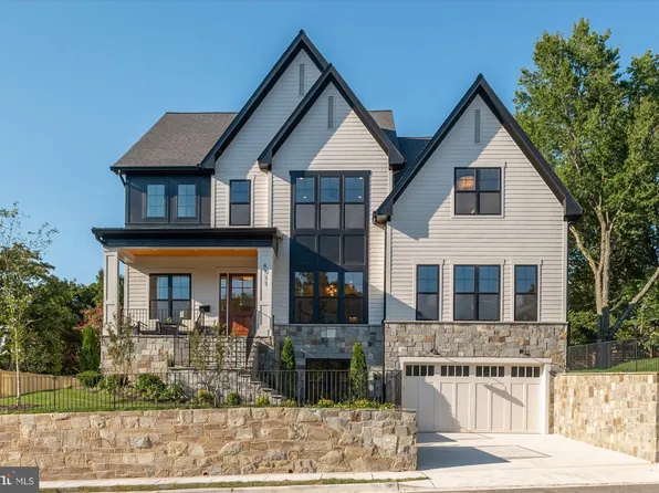 4911 37th St N, Arlington, VA 22207