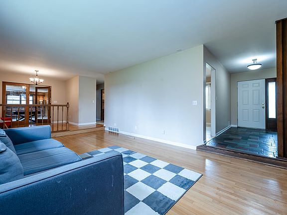 5th image of 2593 Hillview Ln