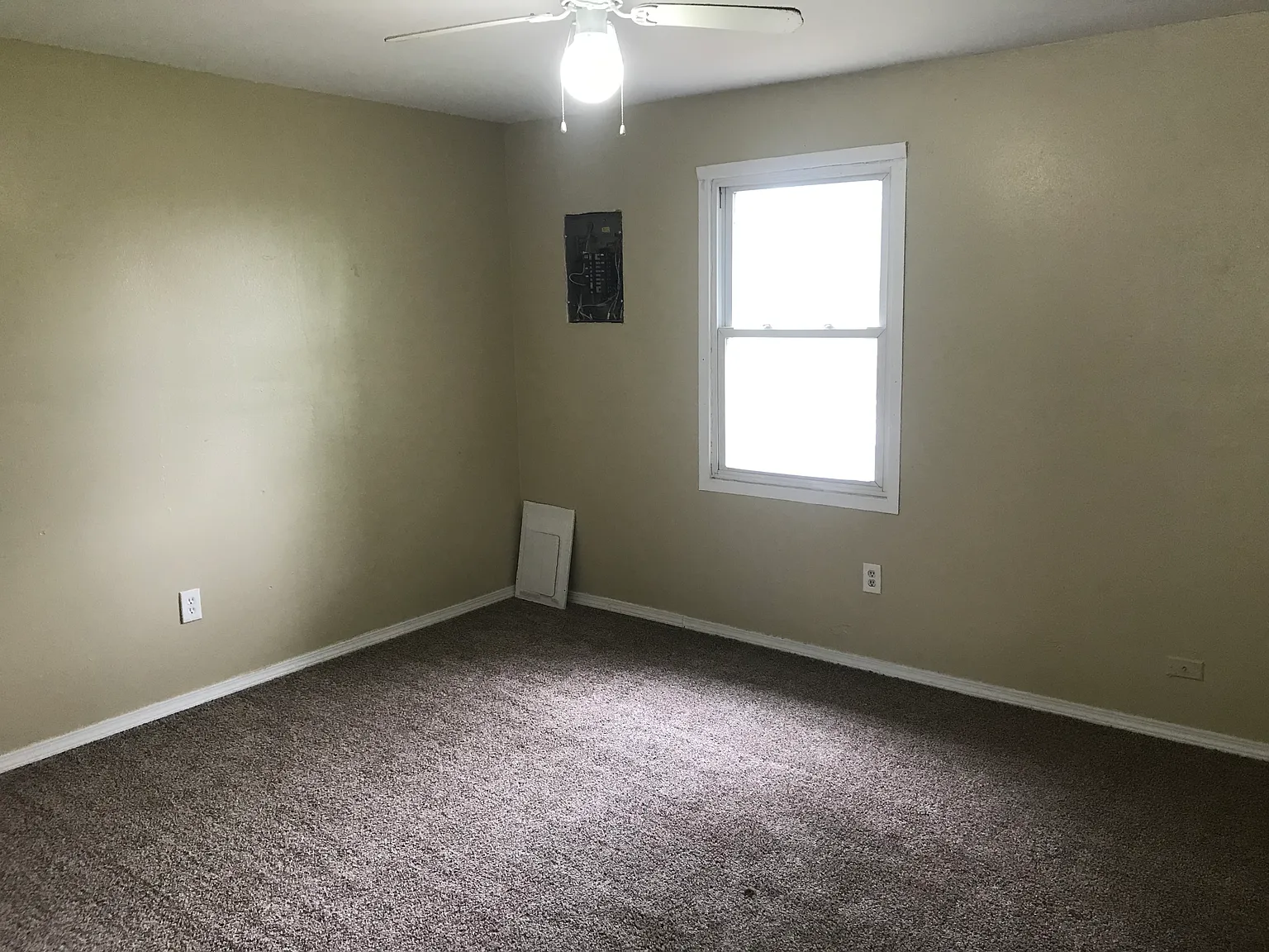 3 bed, 1348 sqft, $1,000 — Photo 1