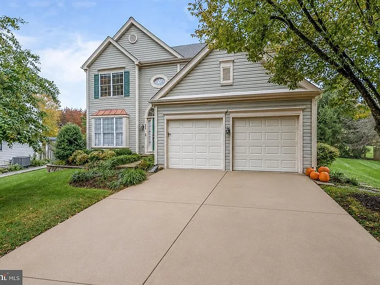408 Huntfield Ct NE — Photo 1