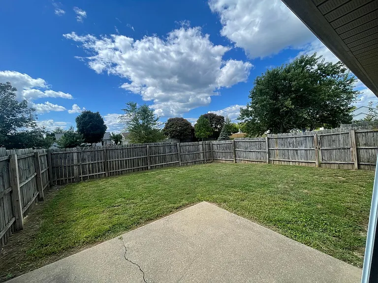 2010 Bridgewater Ct.--ROLLEY — Photo 19