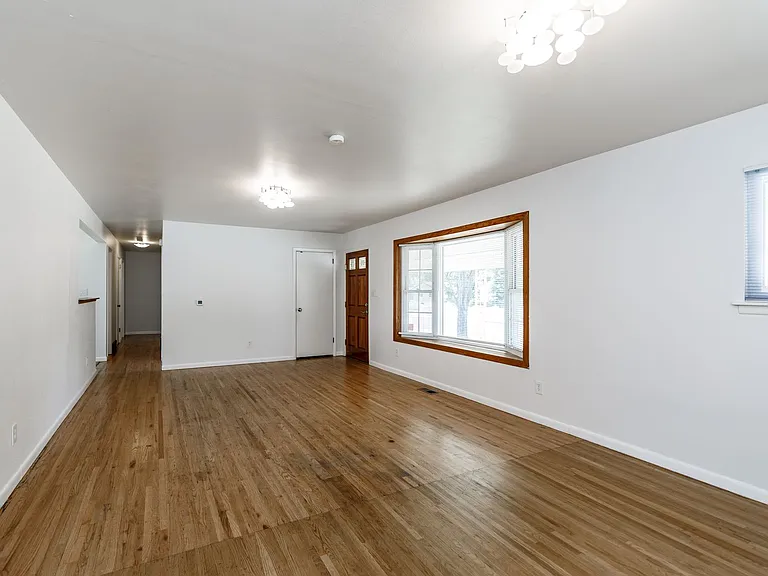 129 Ely St — Photo 25