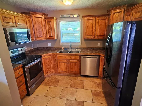 607 7th St, Scott City, MO 63780