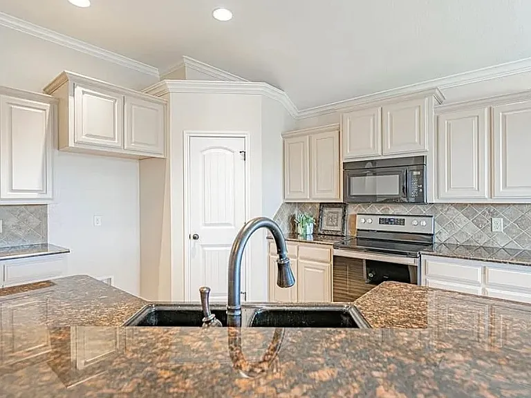 2804 Dustin Dr — Photo 11