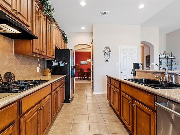 5th image of 130 Bolton Dr
