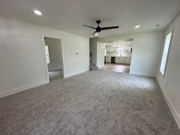 4th image of 520 N Main St