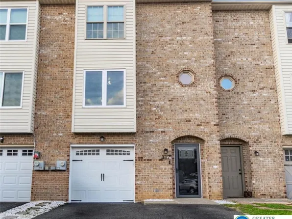 317 W 2nd St, Alburtis, PA 18011