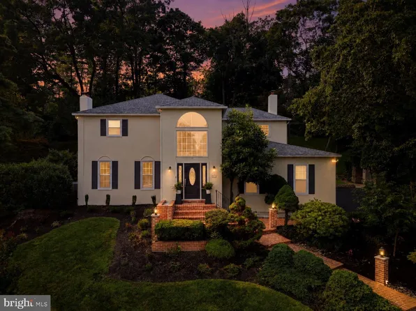 637 Heather Ln, Bryn Mawr, PA 19010