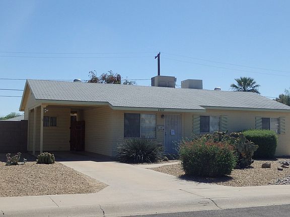 3rd image of 2227 E Sells Dr