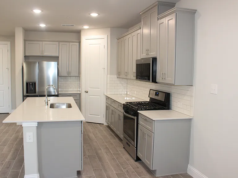 1752 Redding St — Photo 9