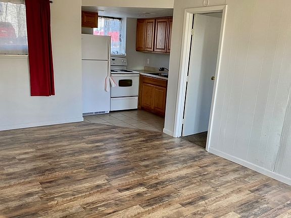 3rd image of 144 N Lapeer St APT 13