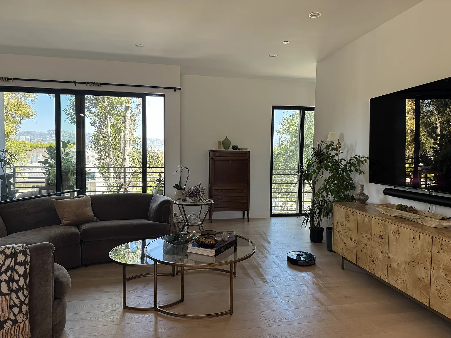 3 bed, 2.5 bath, 1900 sqft, $7,200 — Photo 4