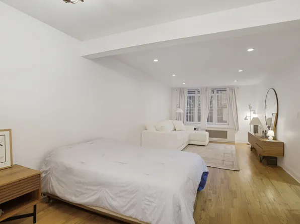 130 Hicks Street image 3 of 11