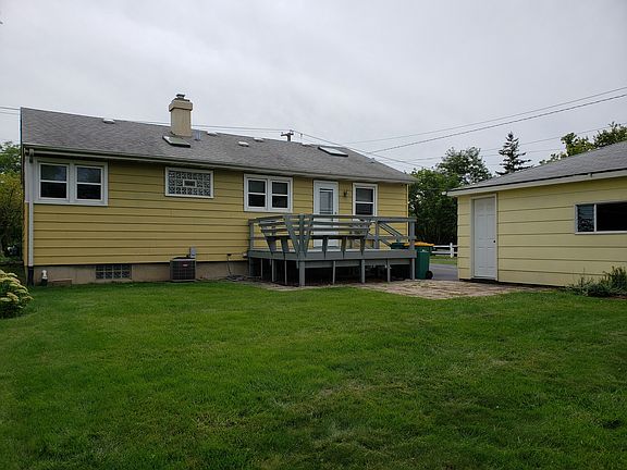 3rd image of 416 W Burlington Ave
