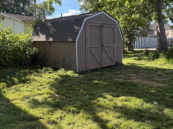 5th image of 110 Wisconsin St
