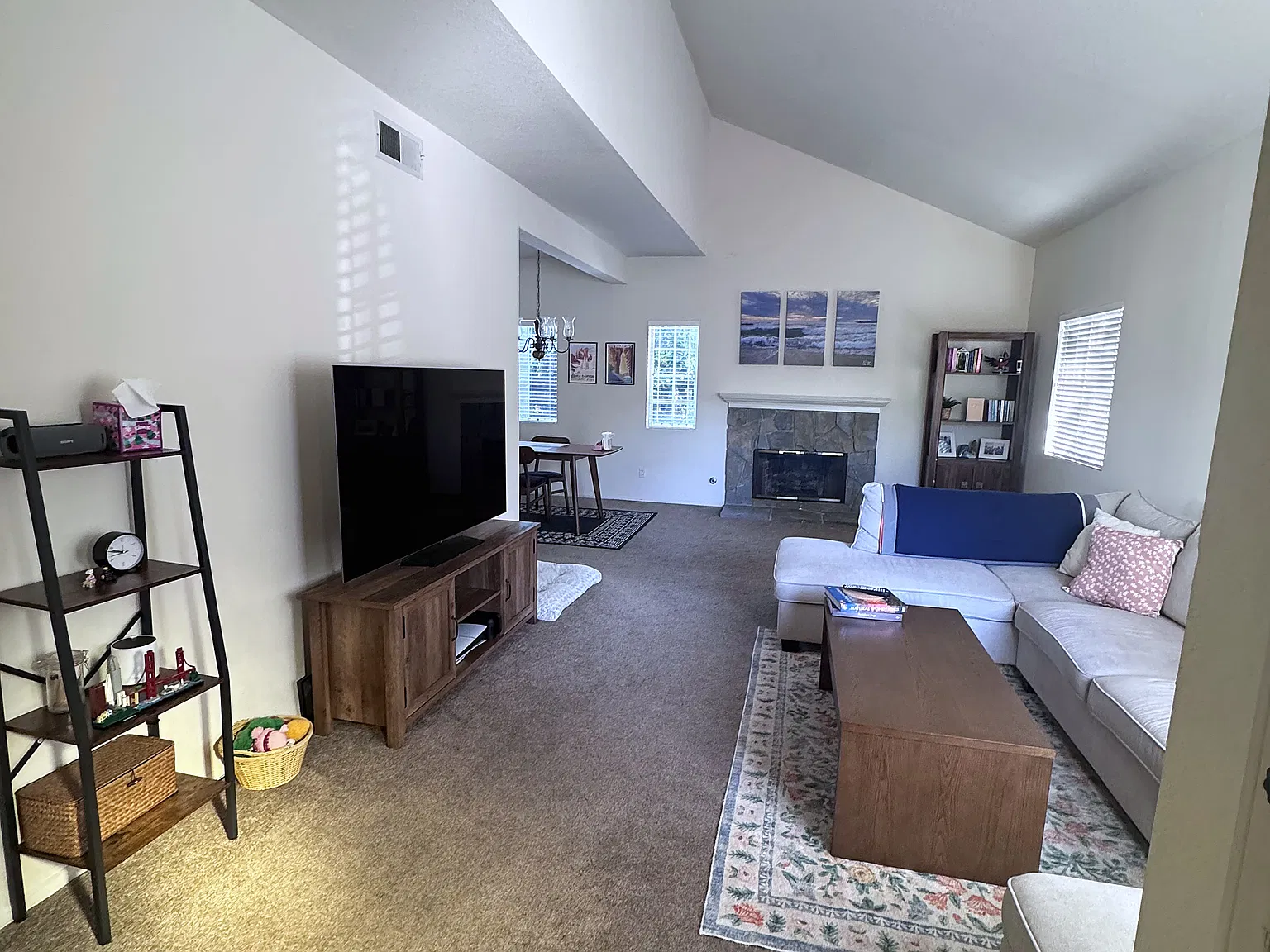 3 bed, 2.5 bath, 1900 sqft, $4,500 — Photo 3