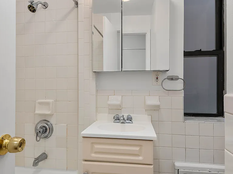 444 E 81st St #11 — Photo 7