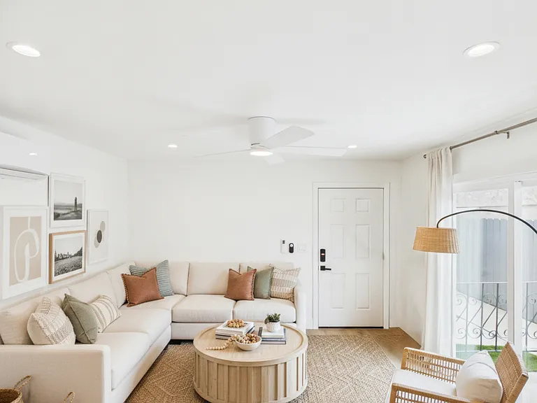 1043 Law St — Photo 4