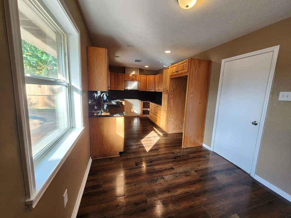 1st image of 1009 Sharie St