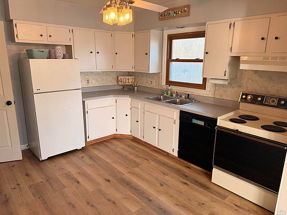 2nd image of 4017 47th St