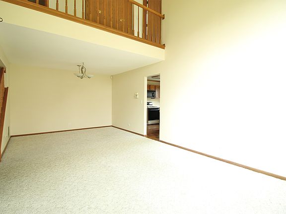 3rd image of 1065 Bedford Dr