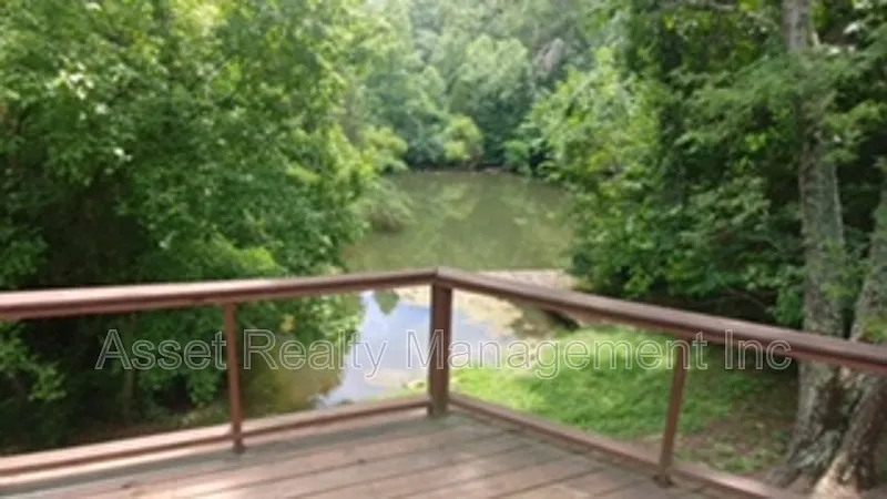 2 bed, 1.0 bath, 2200 sqft, $1,495 — Photo 4