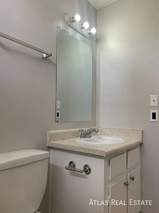 Beautiful 2 Bed 1 Bath Townhome in North Mesa — Photo 4