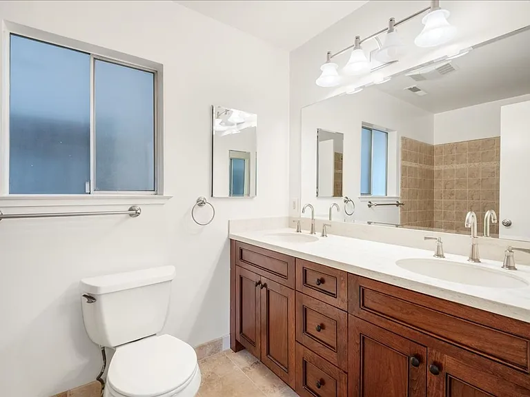 2209 Thurm Ave — Photo 19