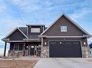 3717 Joyce Ln, Davenport, IA 52806