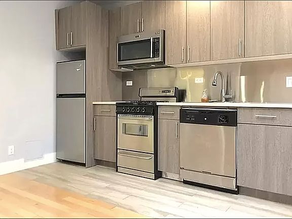 2nd image of 125 E 39th St APT 5R